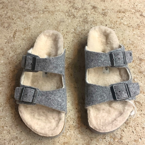 NWOT Birkenstock Arizona Happy Lamb Wool Size 1-1.5 - Picture 1 of 7